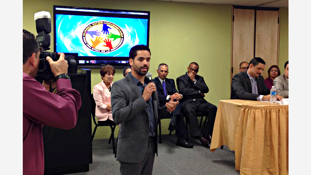 2014. Duamed presenta el proyecto de Agro Tropical, ante la Alianza Universitaria de Puerto Rico.